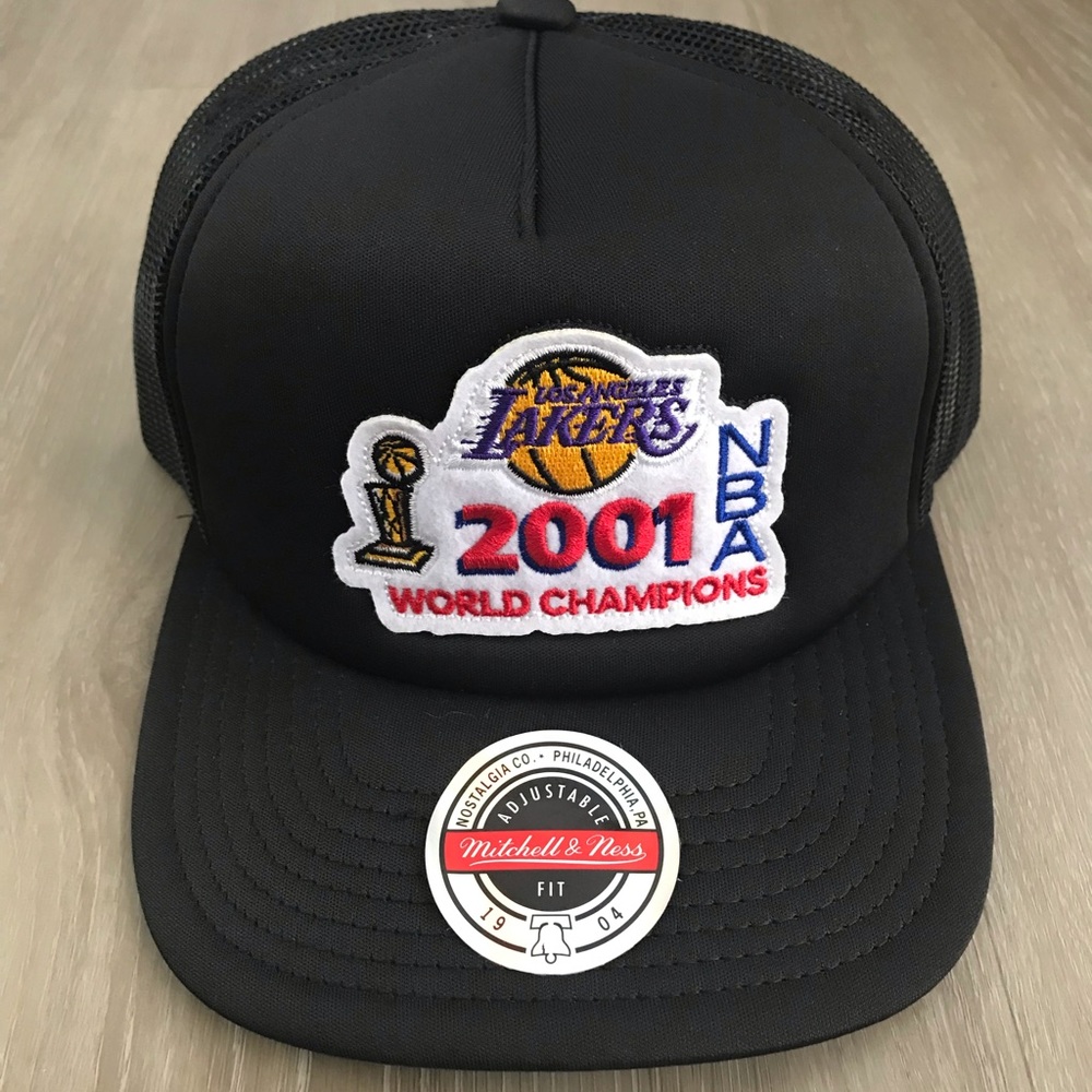 Mitchell & Ness Los Angeles Lakers 2001 Championship Trucker Adjustable Snapback